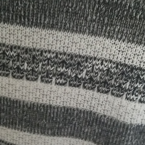 Black and white striped top - Picture 4 of 4